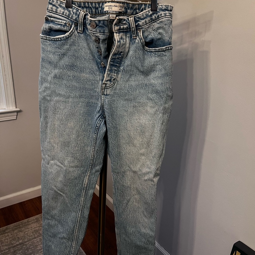 Abercrombie & Fitch “The Dad” CurveLove high-rise 26/2 short
